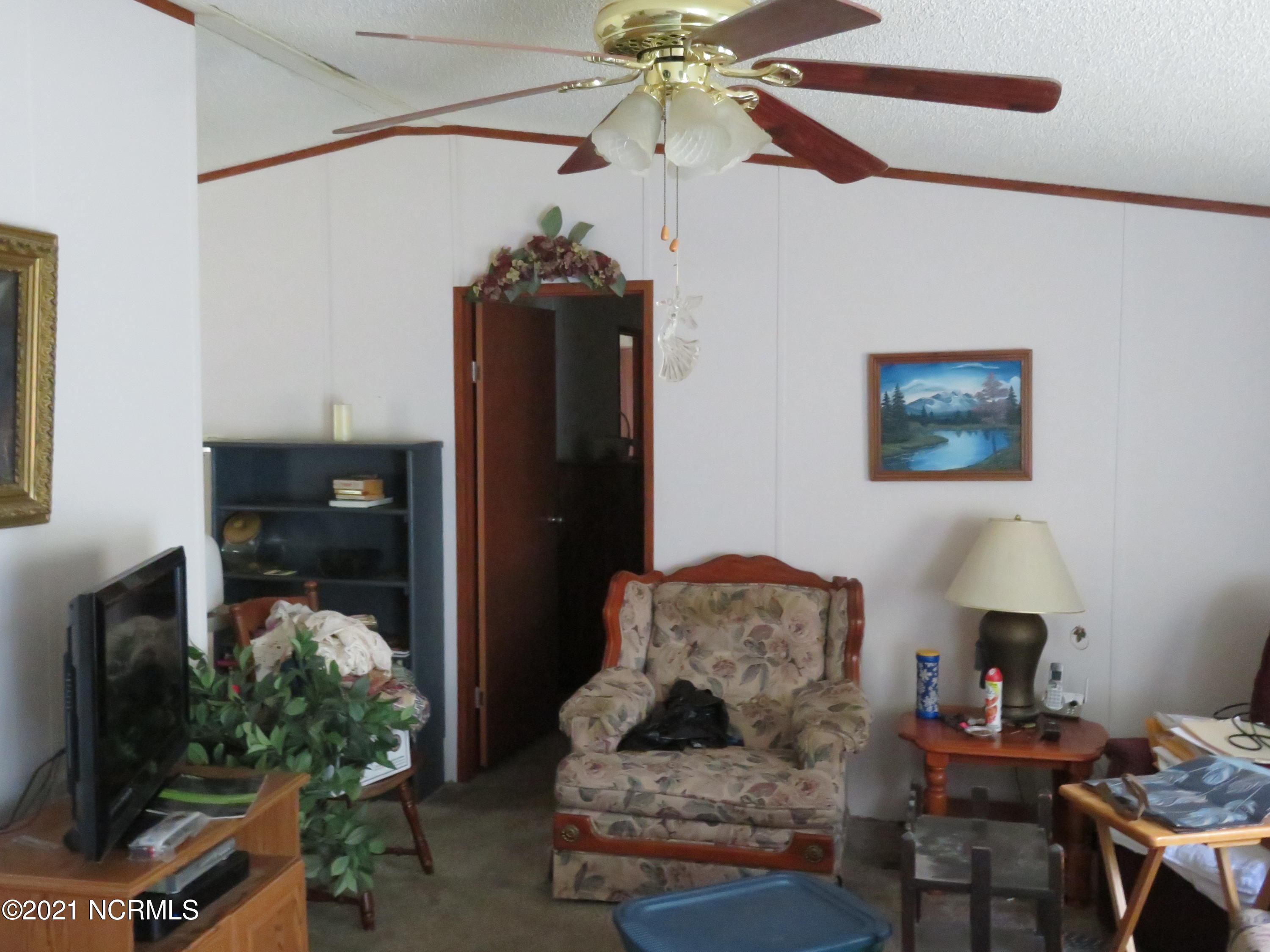 804 Old County Road Belhaven, NC 27810 - Photo 4 of 5 LIVING ROOM