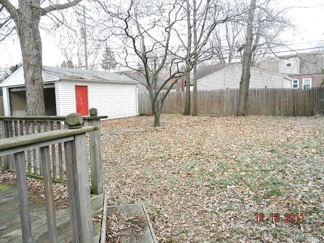 21770 Moross Road Grosse Pointe, MI 48236 - Photo 5 of 25 DSCN3164.JPG