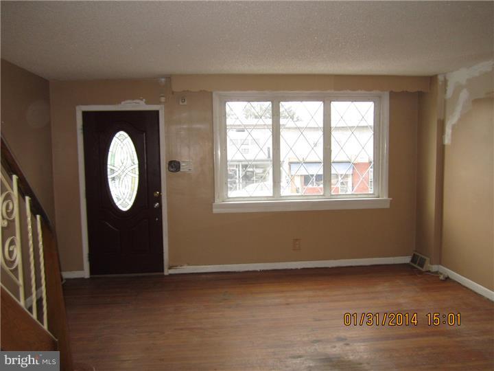 5511 Rising Sun Avenue Philadelphia, PA 19120 - Photo 2 of 7 Living Room