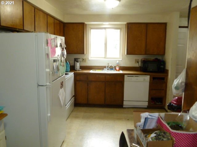 773 North Cloverleaf Loop Springfield, OR 97477 - Photo 3 of 13 Gallery Image 3