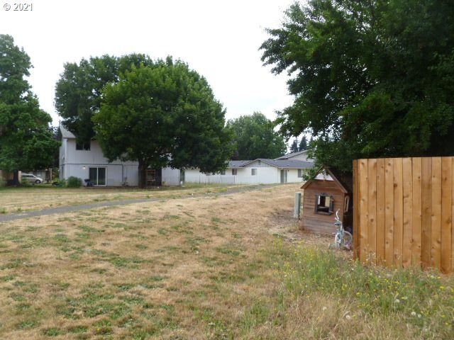 773 North Cloverleaf Loop Springfield, OR 97477 - Photo 4 of 13 Gallery Image 4