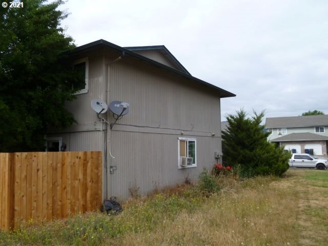 773 North Cloverleaf Loop Springfield, OR 97477 - Photo 5 of 13 Gallery Image 5