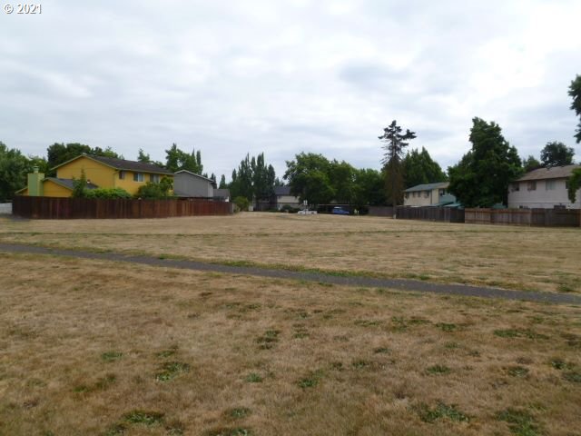 773 North Cloverleaf Loop Springfield, OR 97477 - Photo 6 of 13 Gallery Image 6