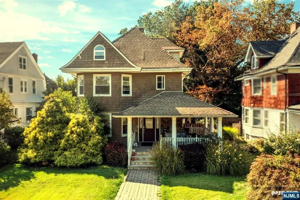 $899,999 | 467 Summit Avenue, Hackensack, NJ 07601