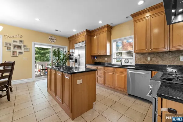 $899,999 | 467 Summit Avenue, Hackensack, NJ 07601