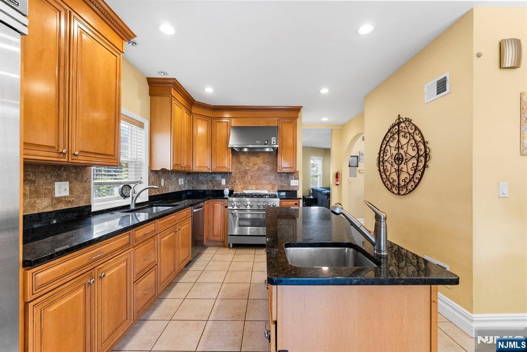 467 Summit Avenue Hackensack, NJ 07601 - Photo 12 of 38