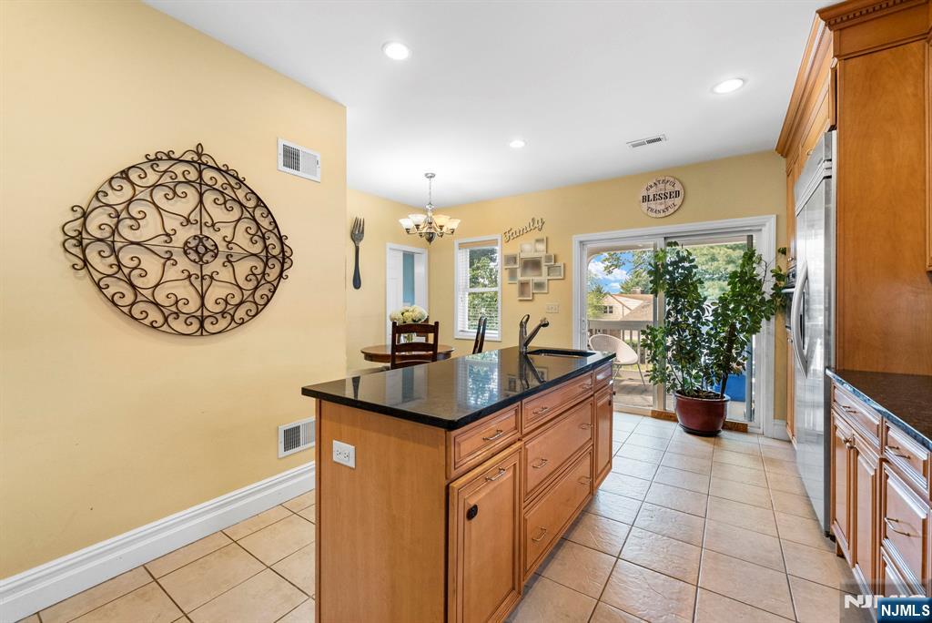 467 Summit Avenue Hackensack, NJ 07601 - Photo 13 of 38