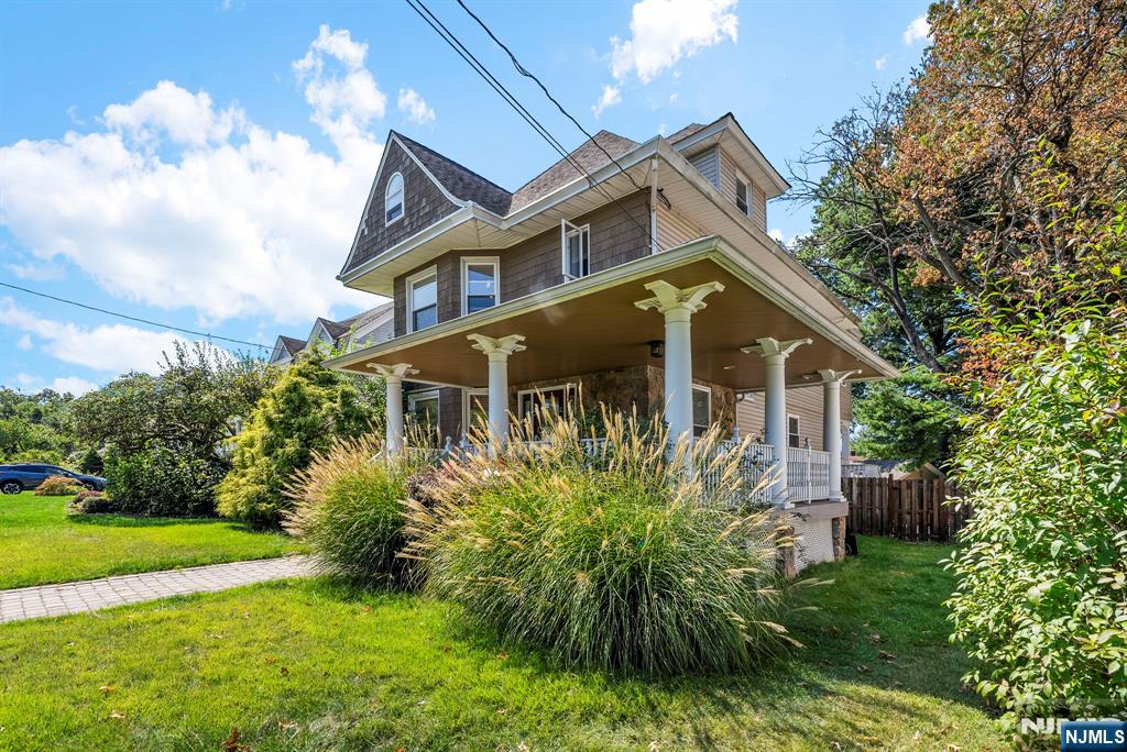 467 Summit Avenue Hackensack, NJ 07601 - Photo 2 of 38