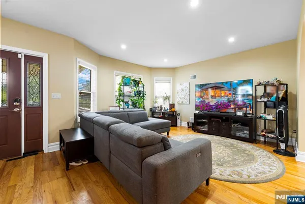 $899,999 | 467 Summit Avenue, Hackensack, NJ 07601