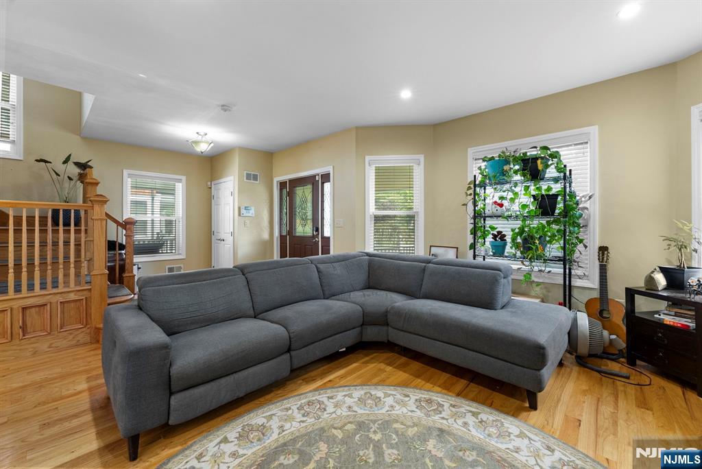 467 Summit Avenue Hackensack, NJ 07601 - Photo 6 of 38