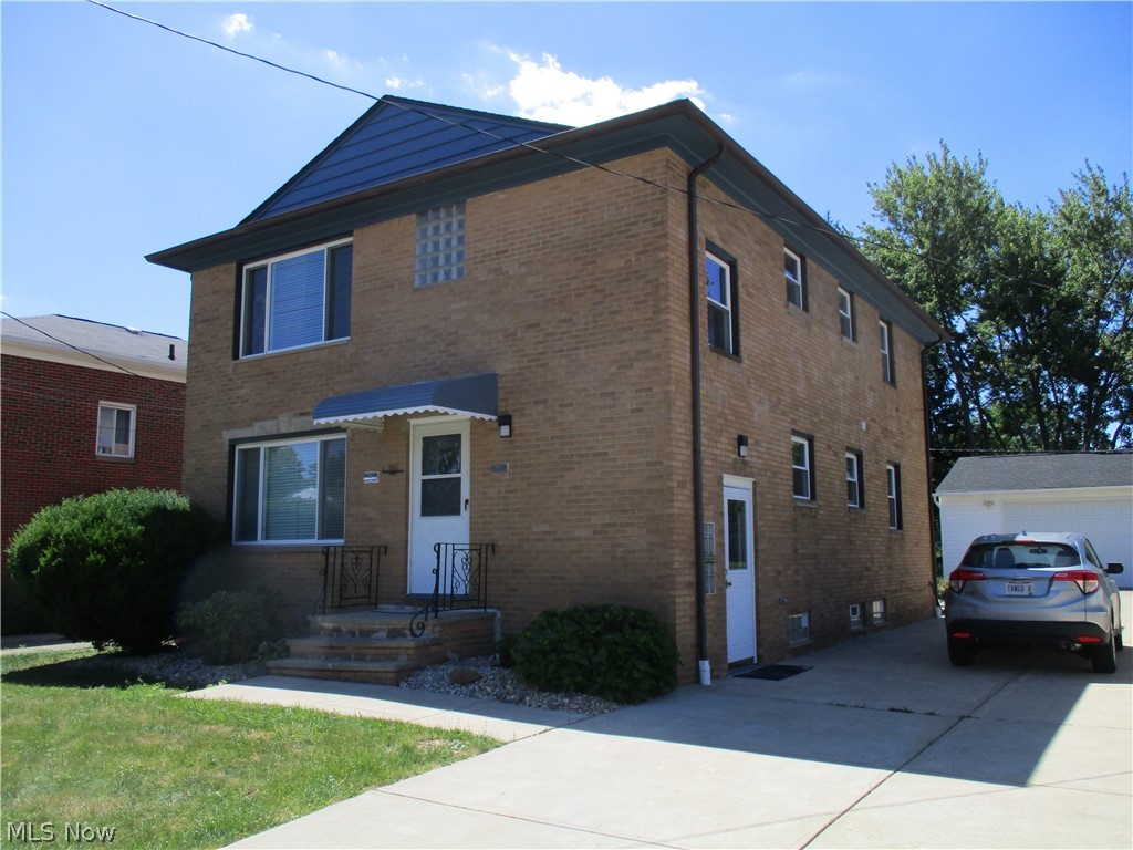 3017 Snow Road Parma, OH 44134 - Photo 4 of 8