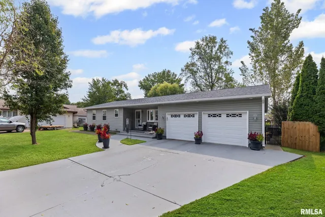 $250,000 | 521 Marquis Avenue, Centralia, IL 62801
