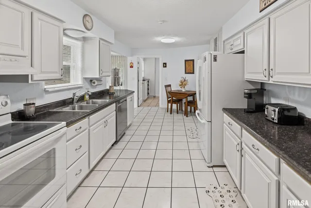 $250,000 | 521 Marquis Avenue, Centralia, IL 62801