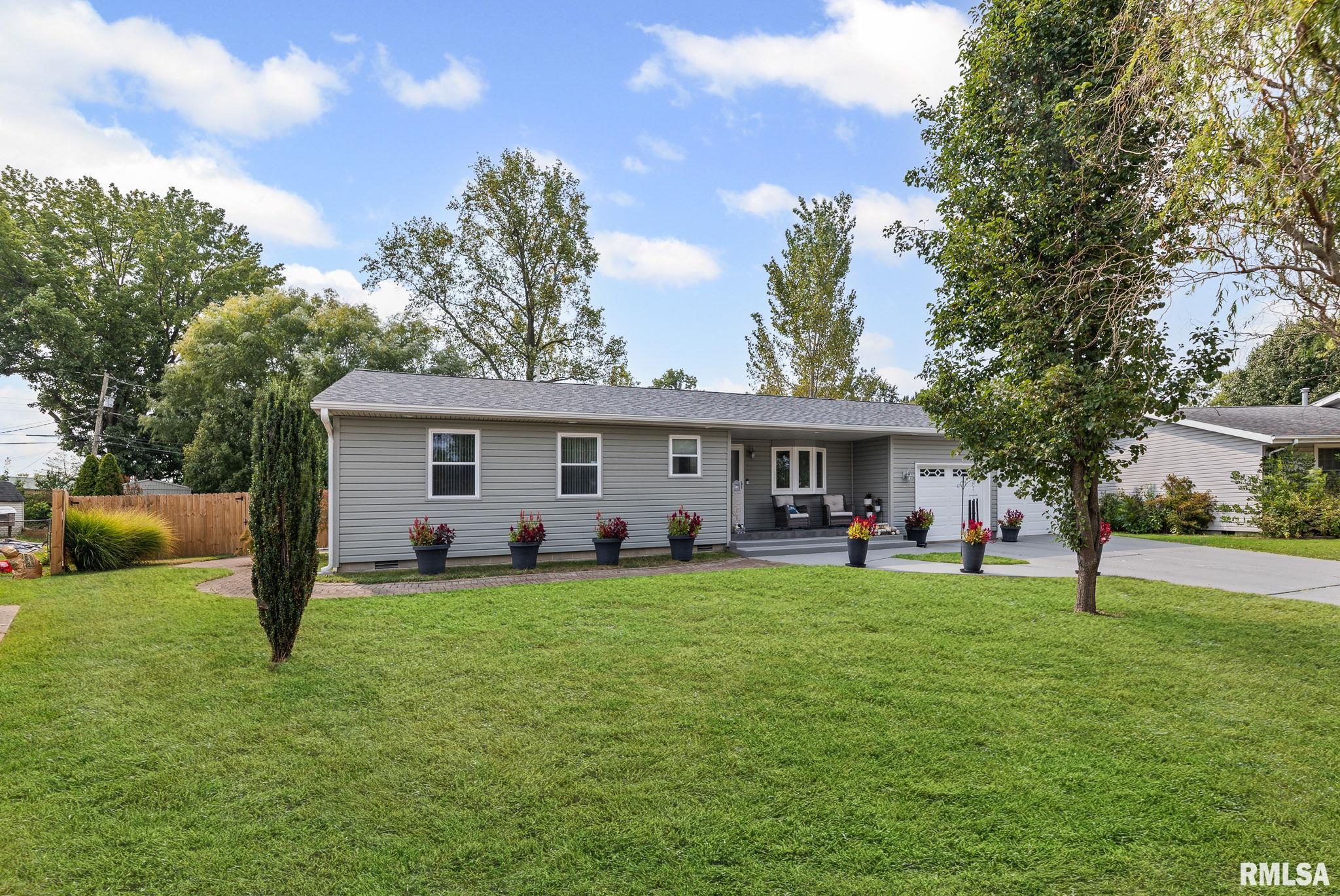 521 Marquis Avenue Centralia, IL 62801 - Photo 2 of 54