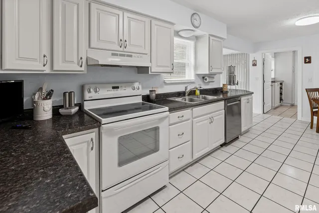 $250,000 | 521 Marquis Avenue, Centralia, IL 62801