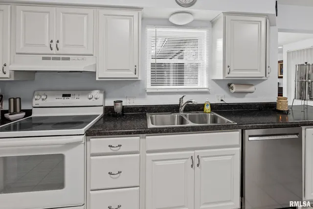 $250,000 | 521 Marquis Avenue, Centralia, IL 62801