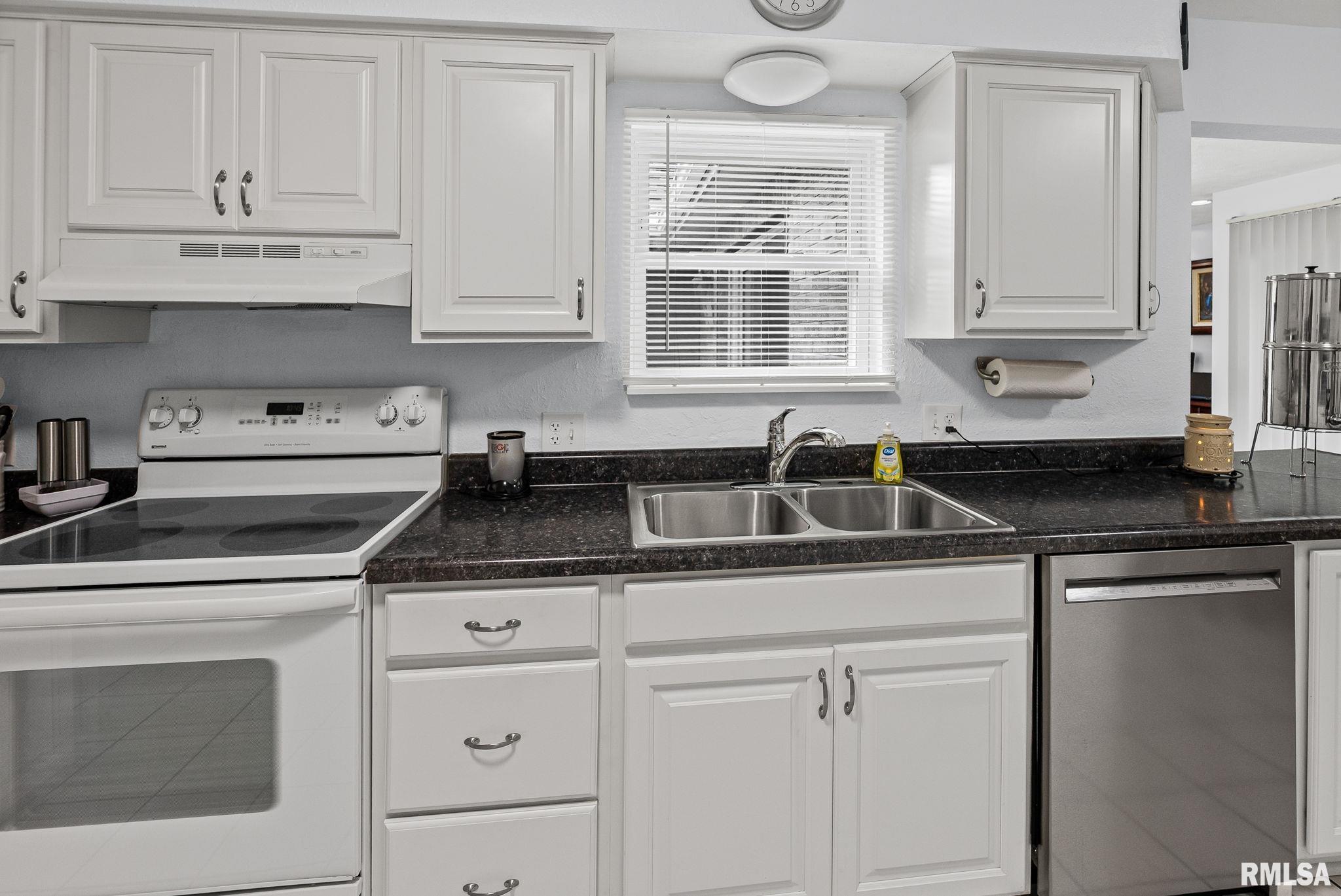 521 Marquis Avenue Centralia, IL 62801 - Photo 22 of 54