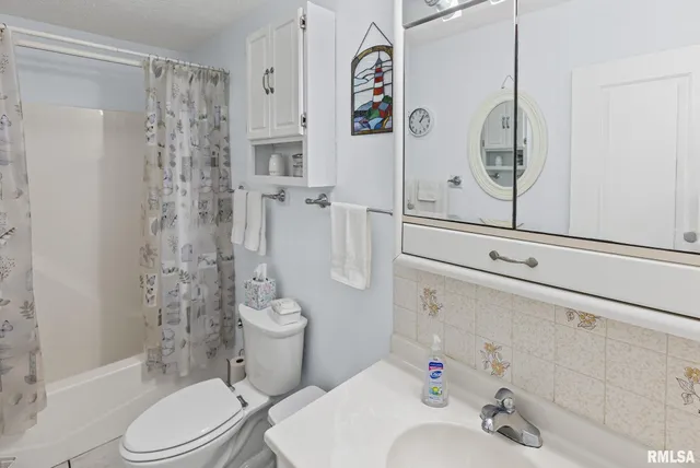 $250,000 | 521 Marquis Avenue, Centralia, IL 62801