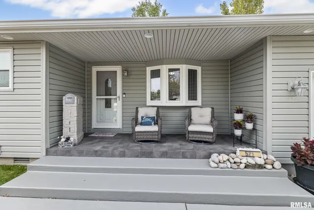 $250,000 | 521 Marquis Avenue, Centralia, IL 62801