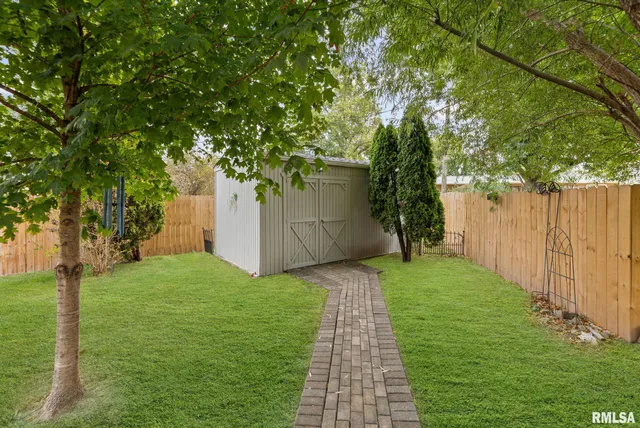 $250,000 | 521 Marquis Avenue, Centralia, IL 62801