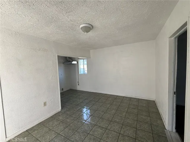 $1,600 | 8518 South Fir Avenue, Los Angeles, CA 90001
