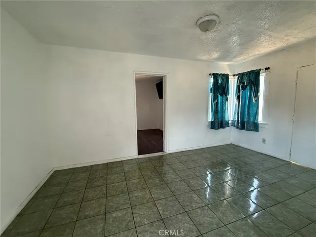 $1,600 | 8518 South Fir Avenue, Los Angeles, CA 90001
