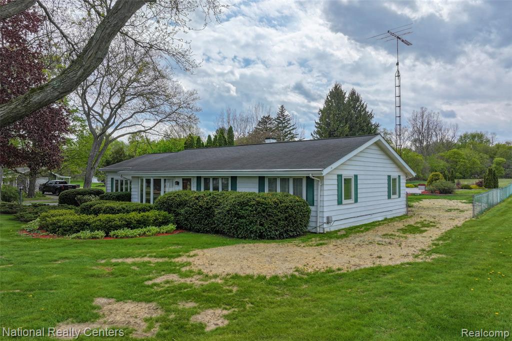 4347 North Gale Road Davison, MI 48423 - Photo 3 of 46