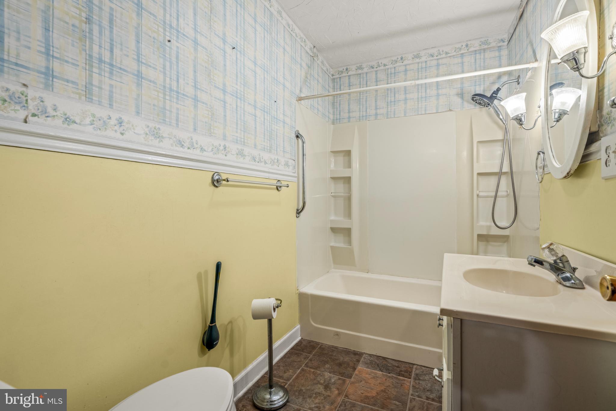 98 Cedar Ridge Road Waynesboro, VA 22980 - Photo 22 of 44 Main Level Full Bath