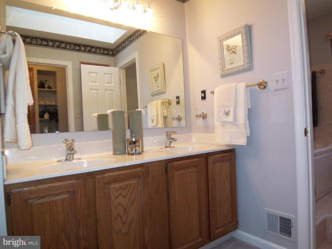 7402 Maple Branch Road Clifton, VA 20124 - Photo 18 of 27 MASTER BATH