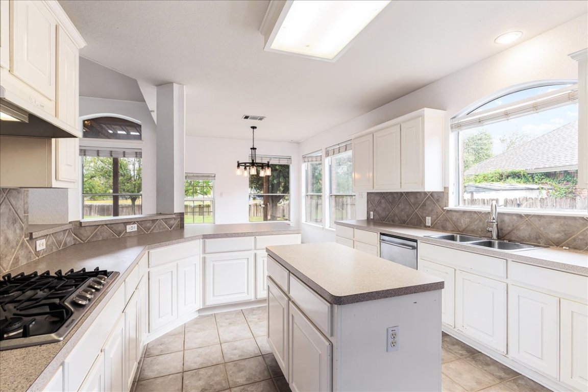 1253 Fall Creek Loop Cedar Park, TX 78613 - Photo 13 of 40