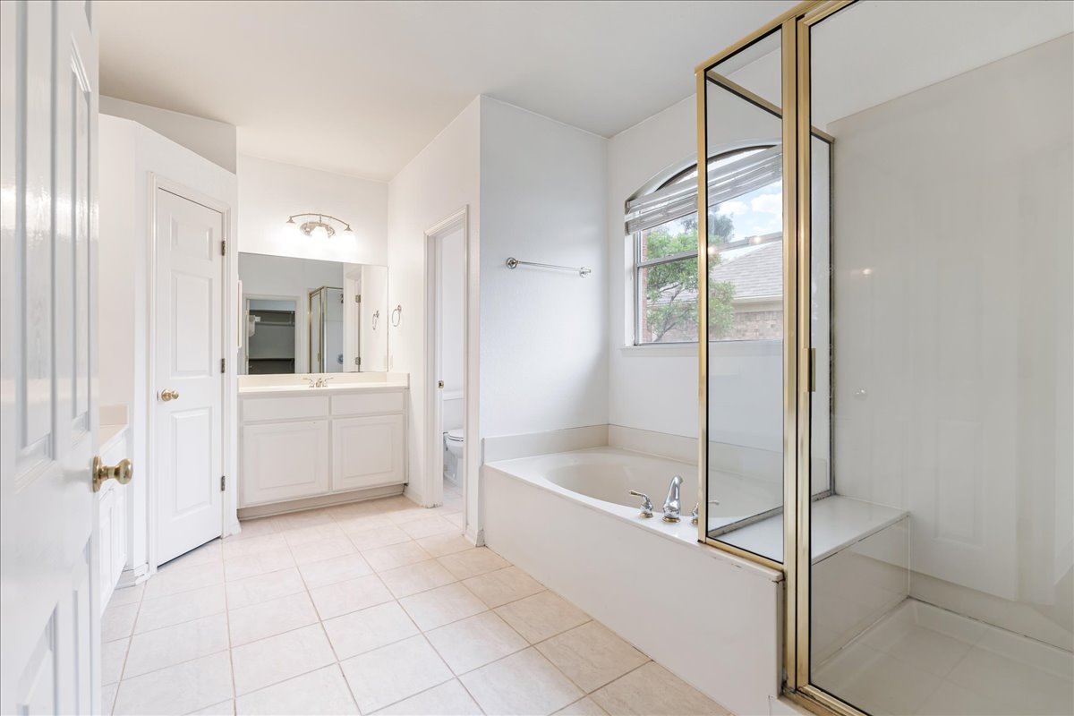 1253 Fall Creek Loop Cedar Park, TX 78613 - Photo 17 of 40 a bathroom with a bathtub and a shower