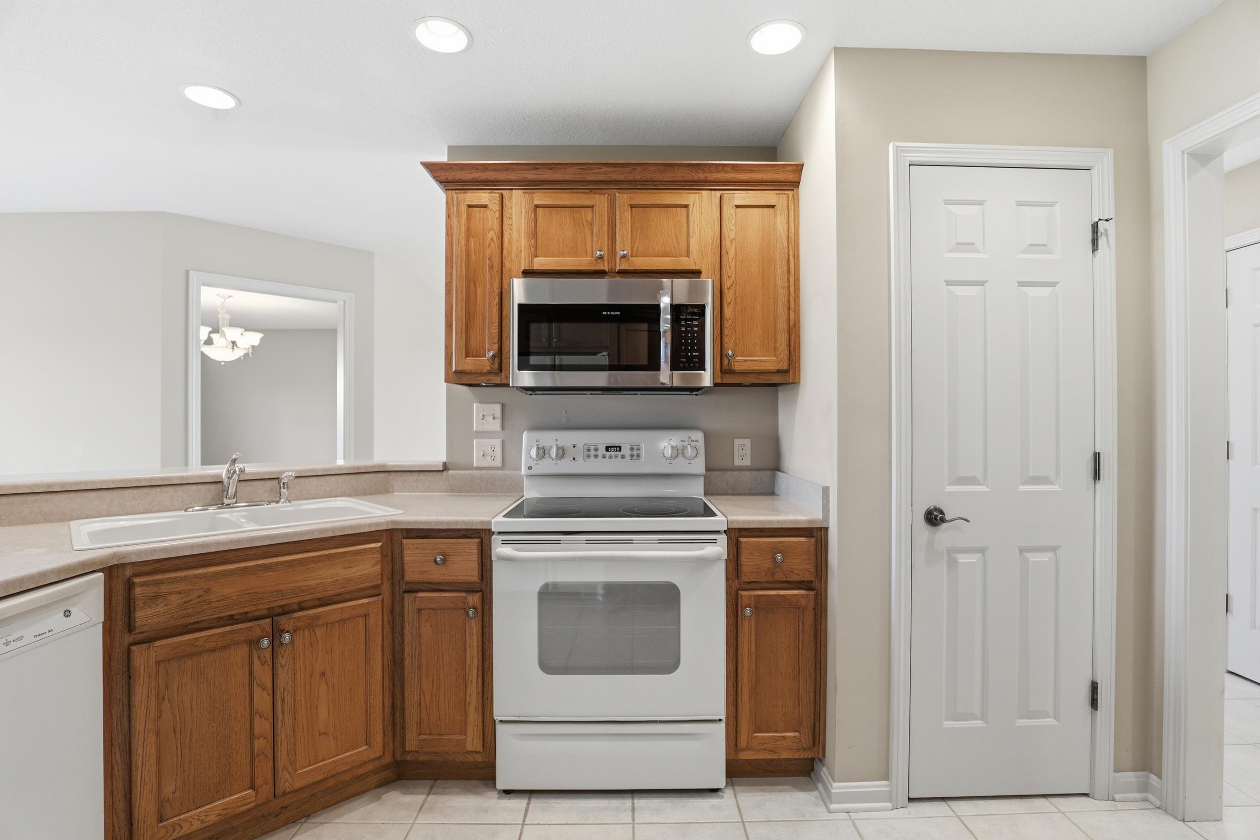 4011 Goeglein Road Fort Wayne, IN 46815 - Photo 11 of 36