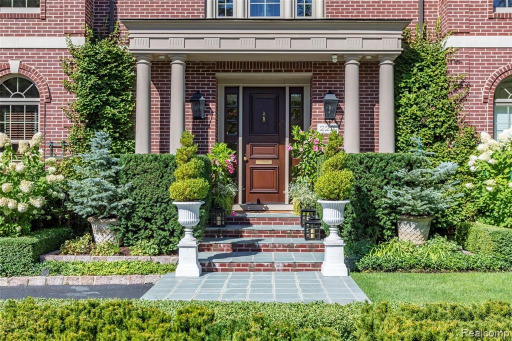 222 Aspen Road Birmingham, MI 48009 - Photo 3 of 50