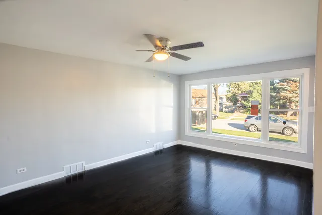 $220,000 | 12618 South Justine Street, Calumet Park, IL 60827