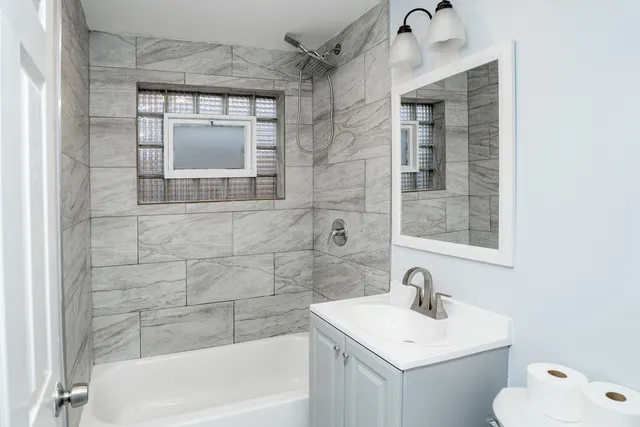 $220,000 | 12618 South Justine Street, Calumet Park, IL 60827