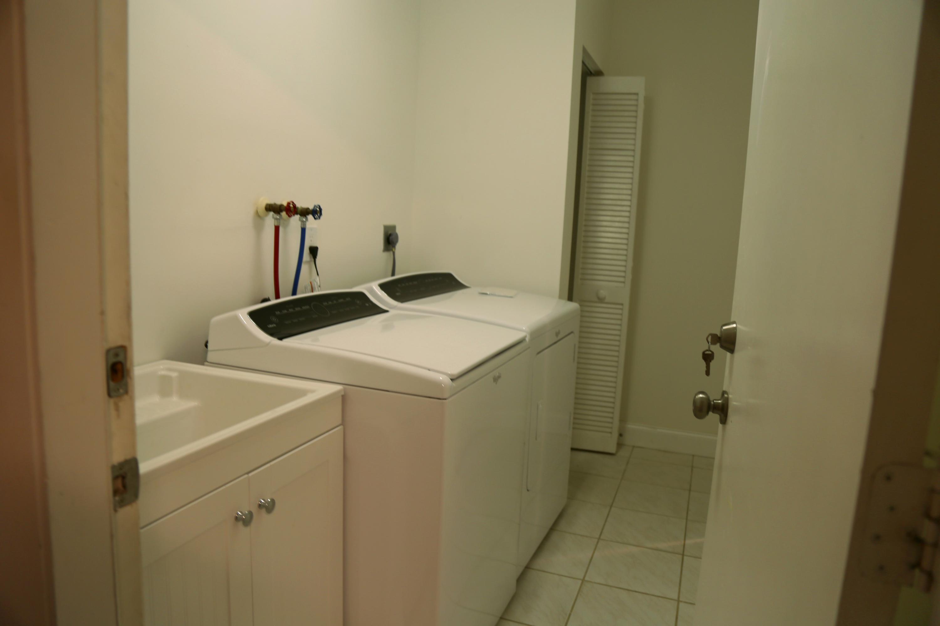 11131 Sandpoint Terrace Boca Raton, FL 33428 - Photo 22 of 68 Laundry 3