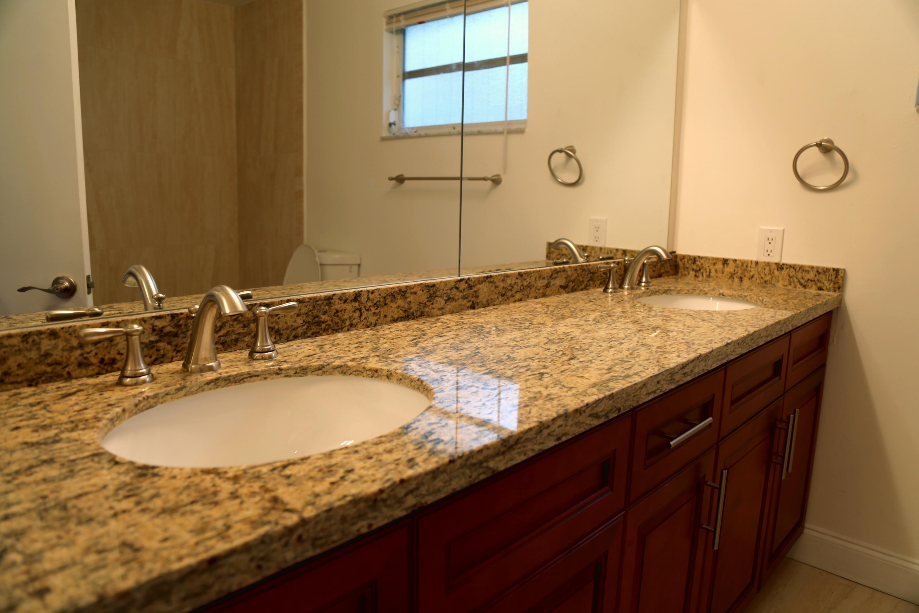 11131 Sandpoint Terrace Boca Raton, FL 33428 - Photo 56 of 68 Upstairs Bathroom 1