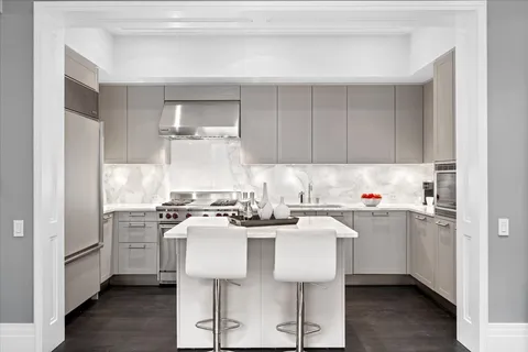 $699,900 | 159 East Walton Place, Unit 6B, Chicago, IL 60611