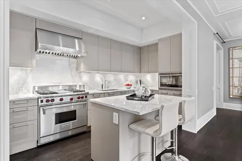 $699,900 | 159 East Walton Place, Unit 6B, Chicago, IL 60611