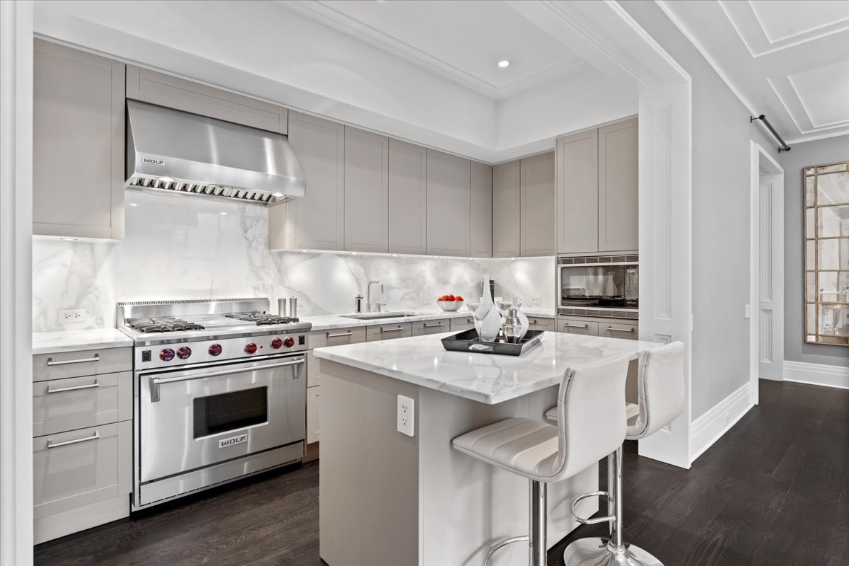 159 East Walton Place, Unit 6B Chicago, IL 60611 - Photo 12 of 28