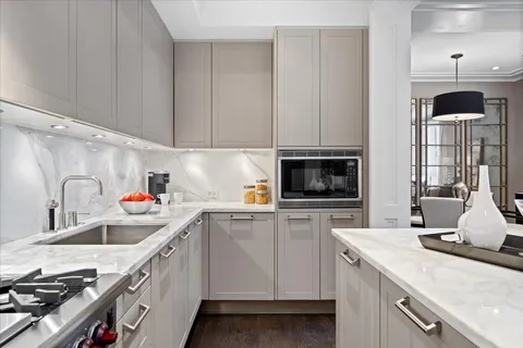 $699,900 | 159 East Walton Place, Unit 6B, Chicago, IL 60611