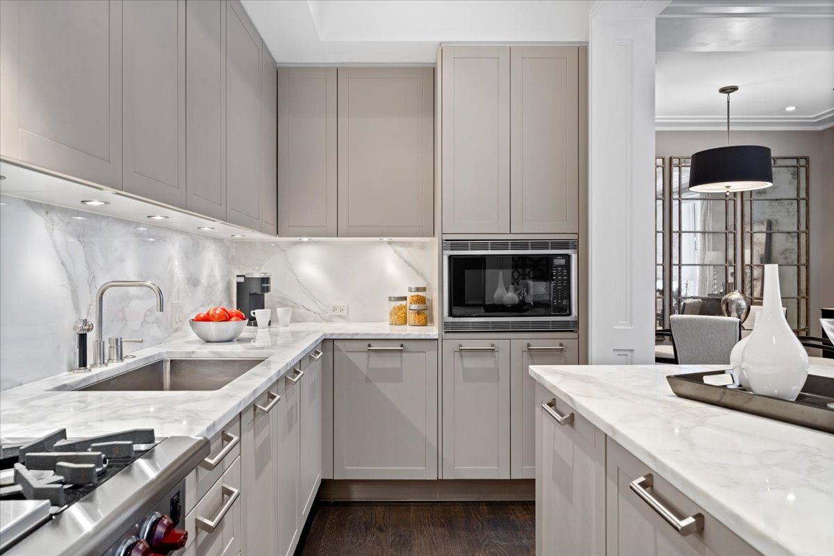 159 East Walton Place, Unit 6B Chicago, IL 60611 - Photo 13 of 28