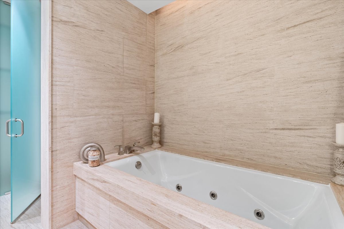 159 East Walton Place, Unit 6B Chicago, IL 60611 - Photo 17 of 28