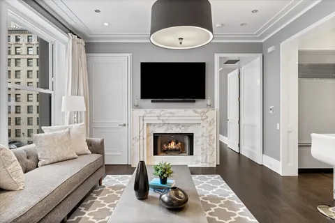 $699,900 | 159 East Walton Place, Unit 6B, Chicago, IL 60611