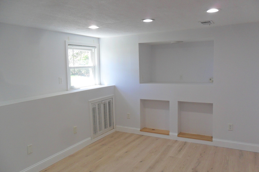 171 Walnut Street Framingham, MA 01702 - Photo 12 of 32