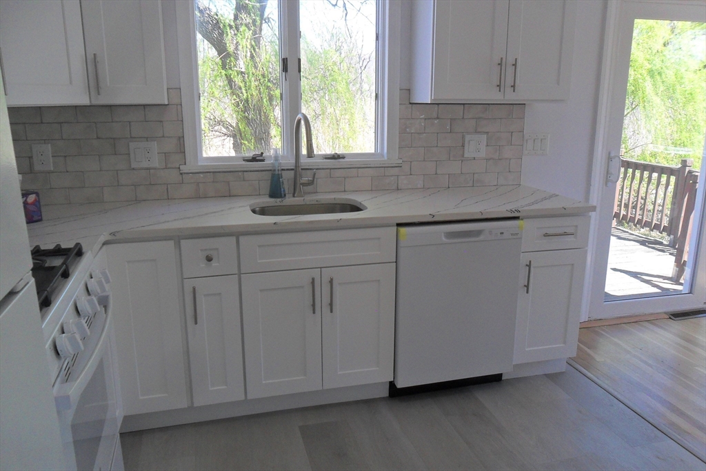 171 Walnut Street Framingham, MA 01702 - Photo 7 of 32