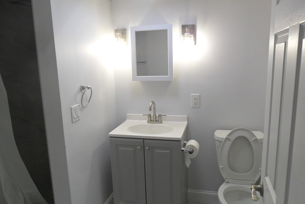 171 Walnut Street Framingham, MA 01702 - Photo 10 of 32