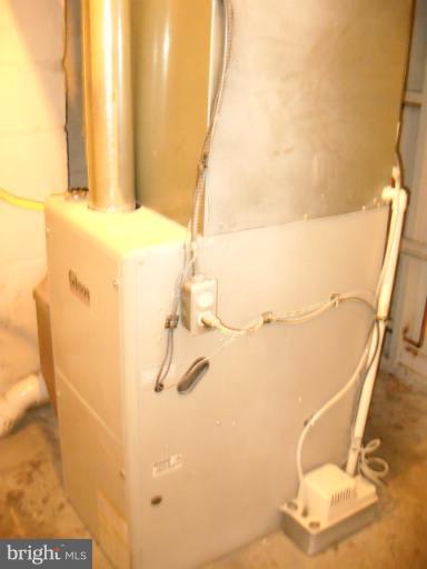5408 Channing Road Baltimore, MD 21229 - Photo 6 of 25 Interior (General)
