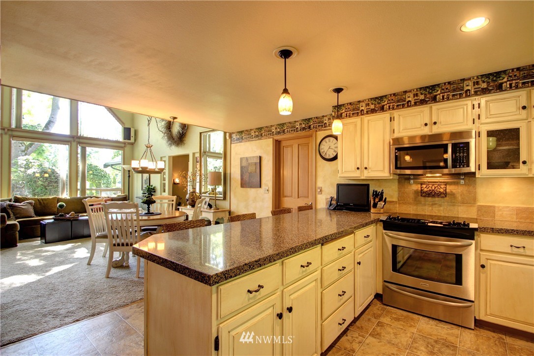 17389 Blodgett Road Mount Vernon, WA 98274 - Photo 3 of 25 Gallery Image 3