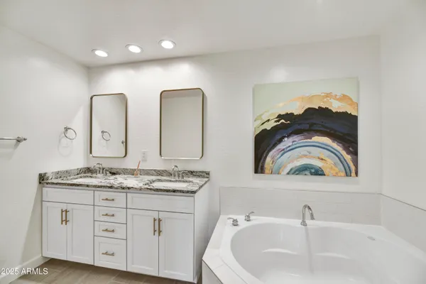 $389,900 | 16 West Encanto Boulevard, Unit 22, Phoenix, AZ 85003